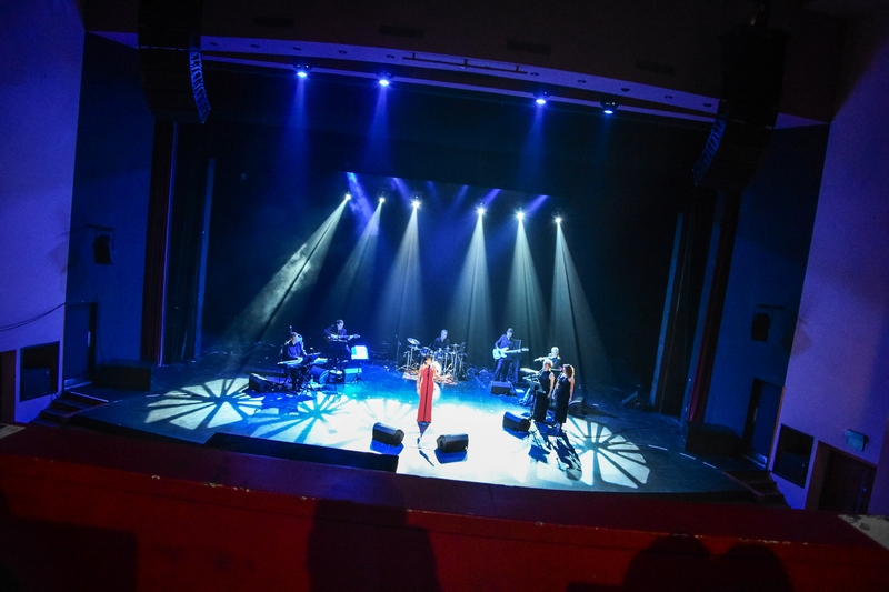 Linda de Suza au Casino Du Liban